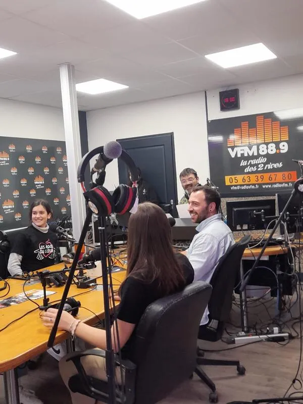 Les Ados du Cœur en interview dans les studios de la radio VFM 88.9, 3/4