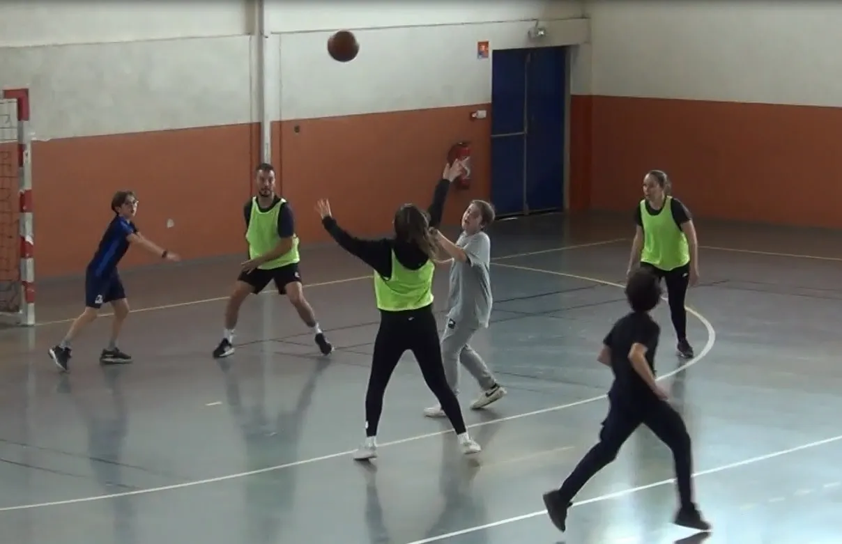Les Ados du Cœur lors du tournoi de basket solidaire, 2/6
